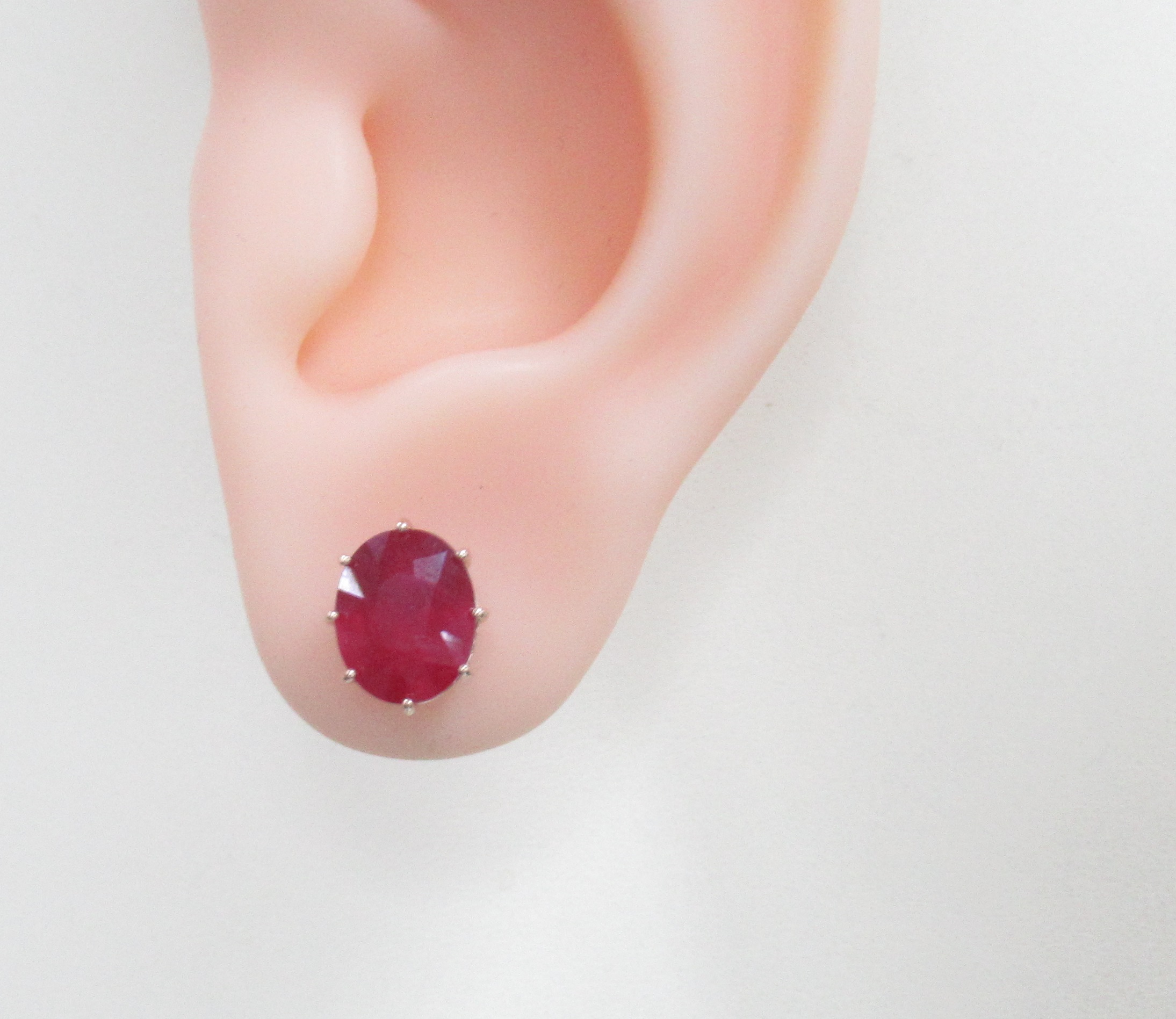 Серебряные серьги-пусеты 925 пробы; вставки 2 Рубин F/2 7,799;